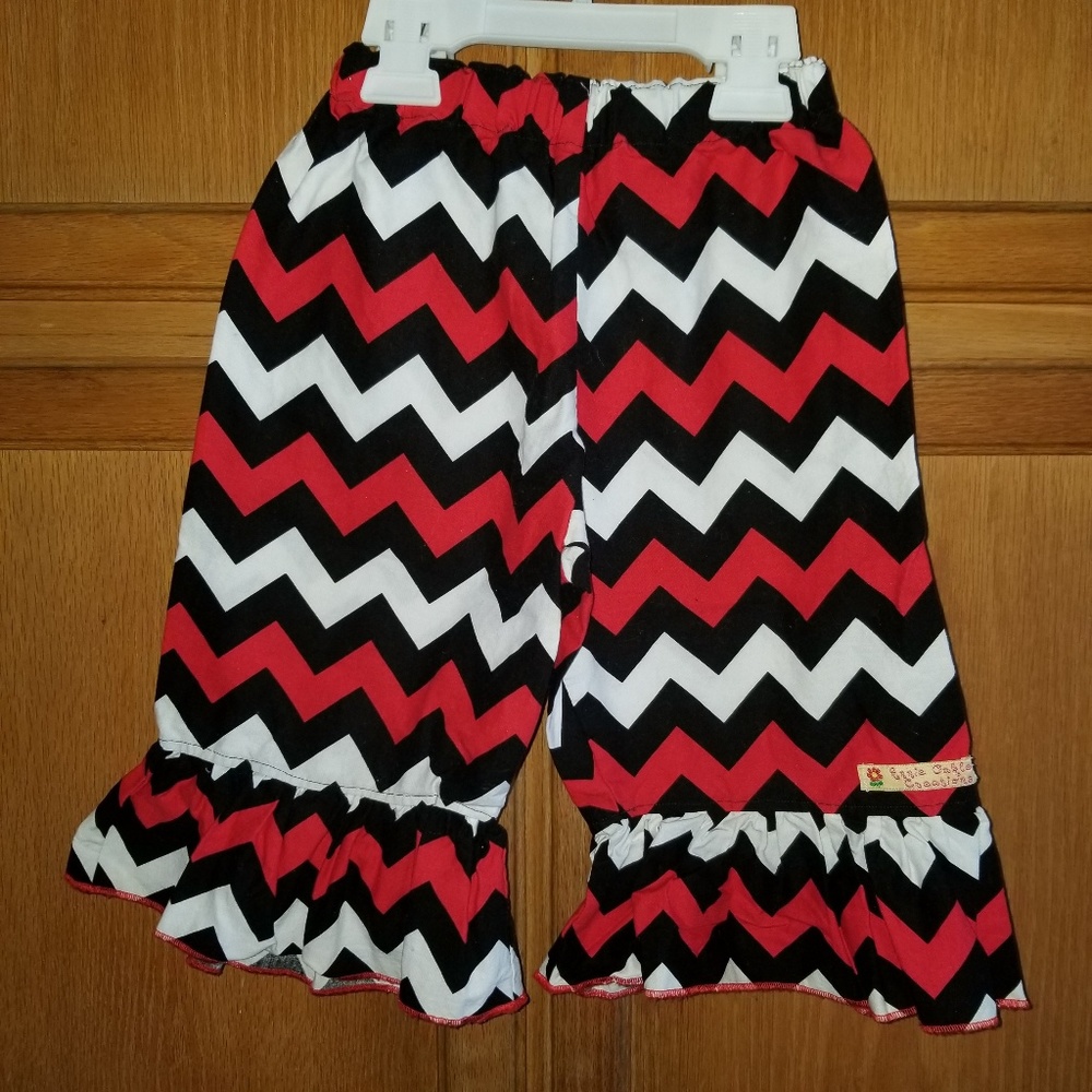Handmade black, red & white Chevron ruffle capri